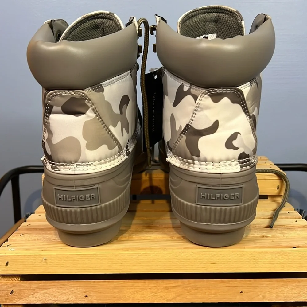 Tommy Hilfiger Winter Boots NWT Size 8